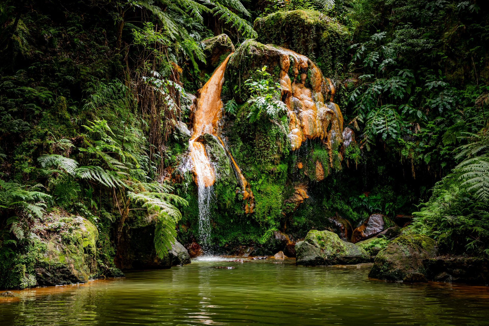 Wasserfall bei Ponta Delgada auf der Azoreninsel São Miguel - © Hapag-Lloyd Cruises