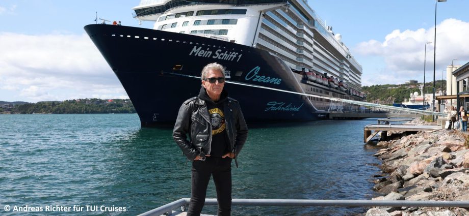 Peter Maffay im Hafen von Kristiansand vor der Mein Schiff 1 - © Andreas Richter für TUI Cruises