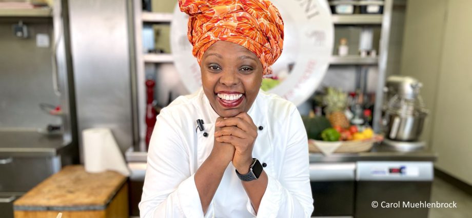 Gastköchin Carol Mühlenbrock präsentiert an Bord afrikanische Rezepte - © Carol Muehlenbrock
