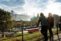 Blick auf Landungsbrücken mit Kreuzfahrtschiff   © Mediaserver Hamburg   Jörg Modrow