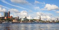 Hamburg   Landungsbrücken Panorama   Skyline bei schönem Wetter   © Mediaserver Hamburg   Andreas Vallbracht