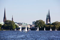 Segelboote auf der Außenalster   © Mediaserver Hamburg   Jörg Modrow