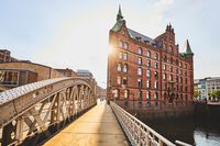 Speicherstadt   SandtorquaiHof   Aussen   Abendsonne   © Mediaserver Hamburg   ThisIsJulia Photography   Julia Schwendner