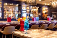 Cocktails in der LUMAS Bar auf der Mein Schiff 1 – © TUI Cruises