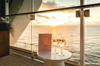 Mein Schiff 1  Sundowner in der Hoheluft Bar – © TUI Cruises