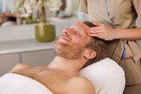 Express Gesichtspflege für Männer   SPA & Meer   Kopfmassage – © TUI Cruises