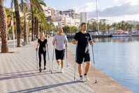 Nordic Walking an Land   Sport & Gesundheit – © TUI Cruises