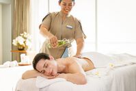 Thai Ölmassage   SPA & Meer – © TUI Cruises