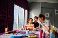 Kinder malen im Kids Club – © TUI Cruises