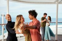 Paar beim Tanzkurs – © TUI Cruises