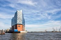 Westansicht der Elbphilharmonie am Tag   Panorama   © Mediaserver Hamburg   Thies Rätzke